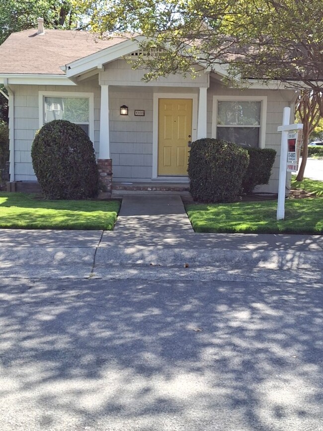 Building Photo - SHOWING SUNDAY, 7/27 @ 10AM AND 11AM Rental