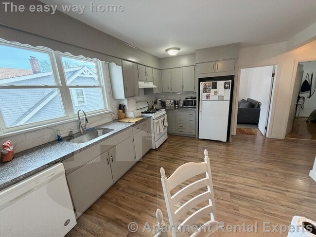 Photo - 27 Conwell Ave Unit #2