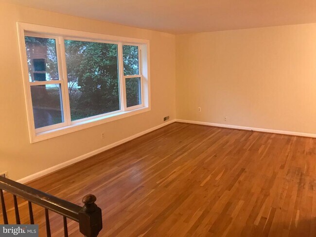Photo - 113 Kingsley Rd SW