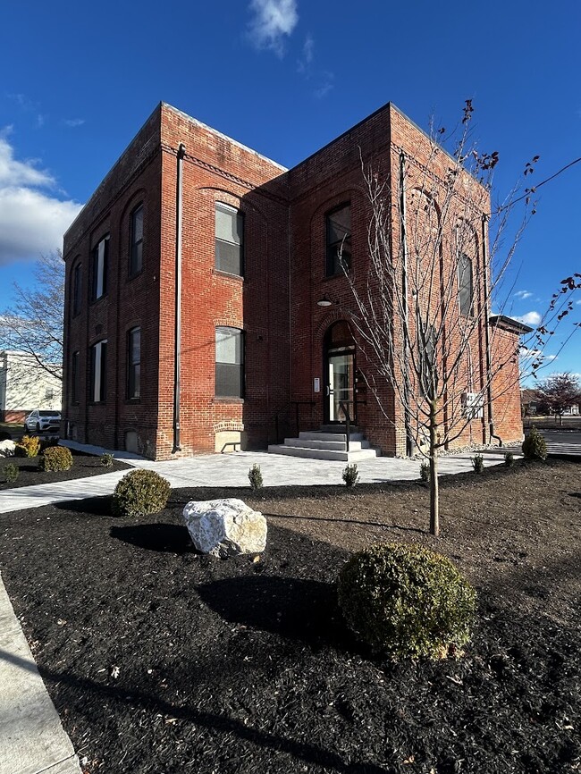 Photo - 246 Front St