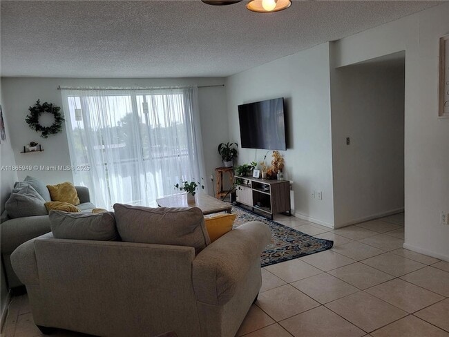 Photo - 919 Hillcrest Dr Unit 306