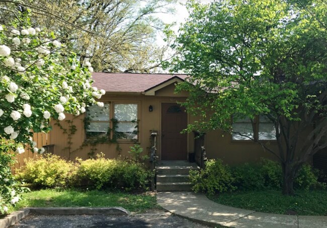 Building Photo - 1513 S Walnut St Unit Apartment 102