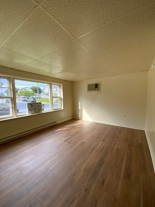 Building Photo - 237 E Jackson St Unit 237 E. JACKSON ST APT. #1