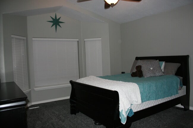 Photo - 789 N Devonshire Dr