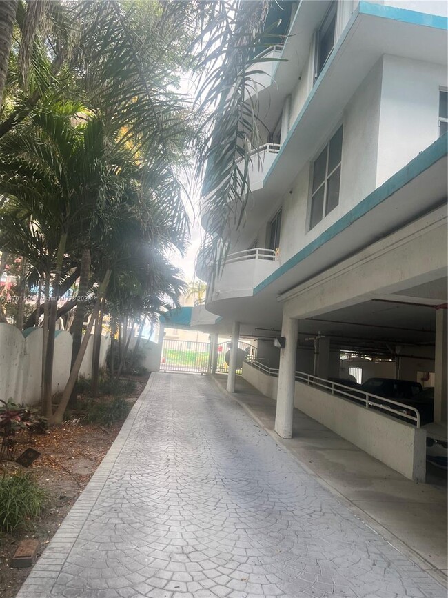 Photo - 9156 Collins Ave Condominio Unidad 204