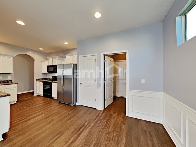 Photo - 1116 Selous Dr