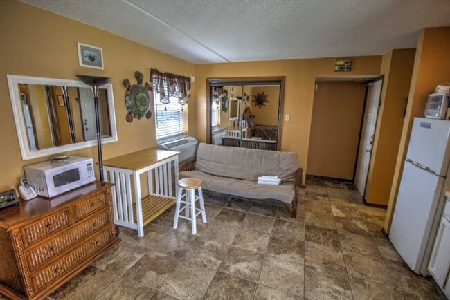 Building Photo - 5516 Gulf Blvd Rental