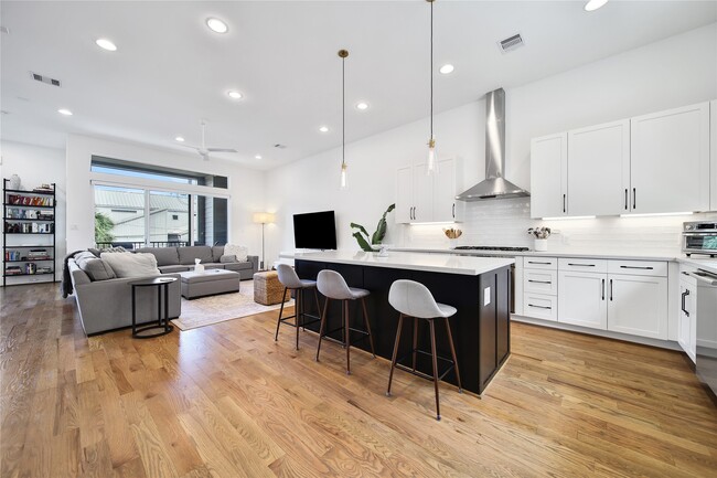 Building Photo - 806 Detering St Rental