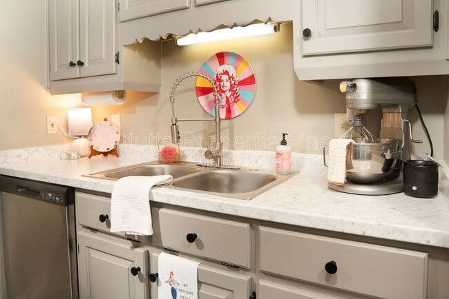 Photo - Creekside Apartments