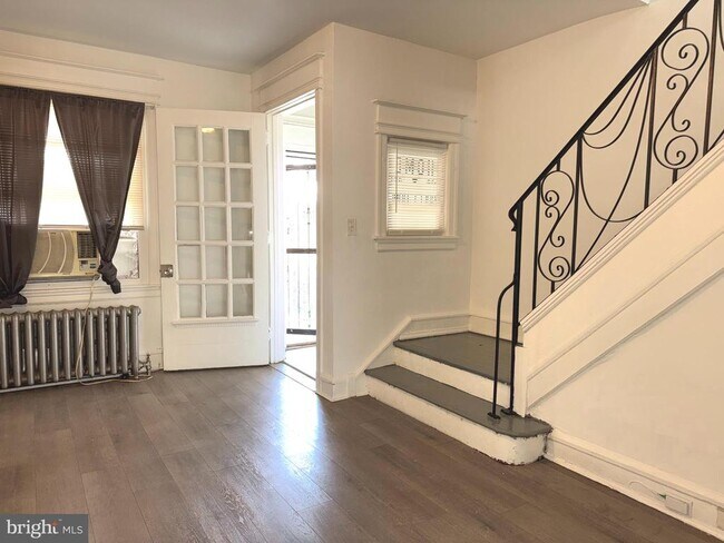 Photo - 5756 Hunter St