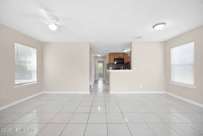 Photo - 788 Spearing St