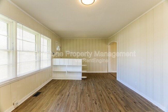 Photo - 2629 Wood Dr NE