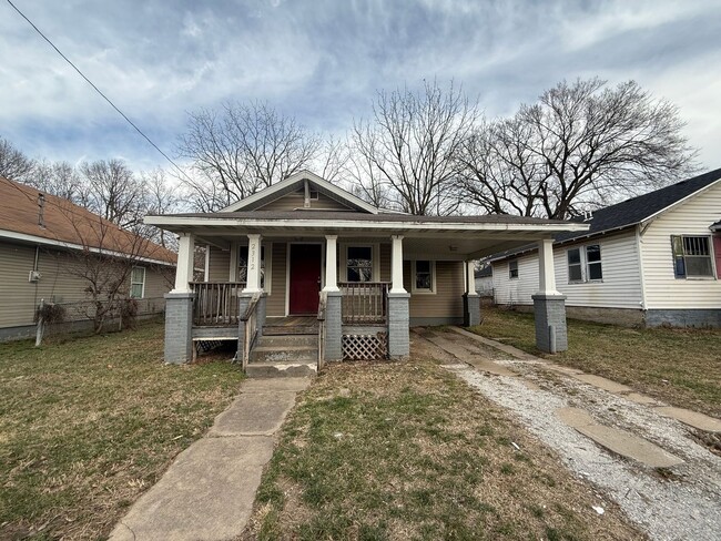 Building Photo - 2 Bedroom 1 Bath House