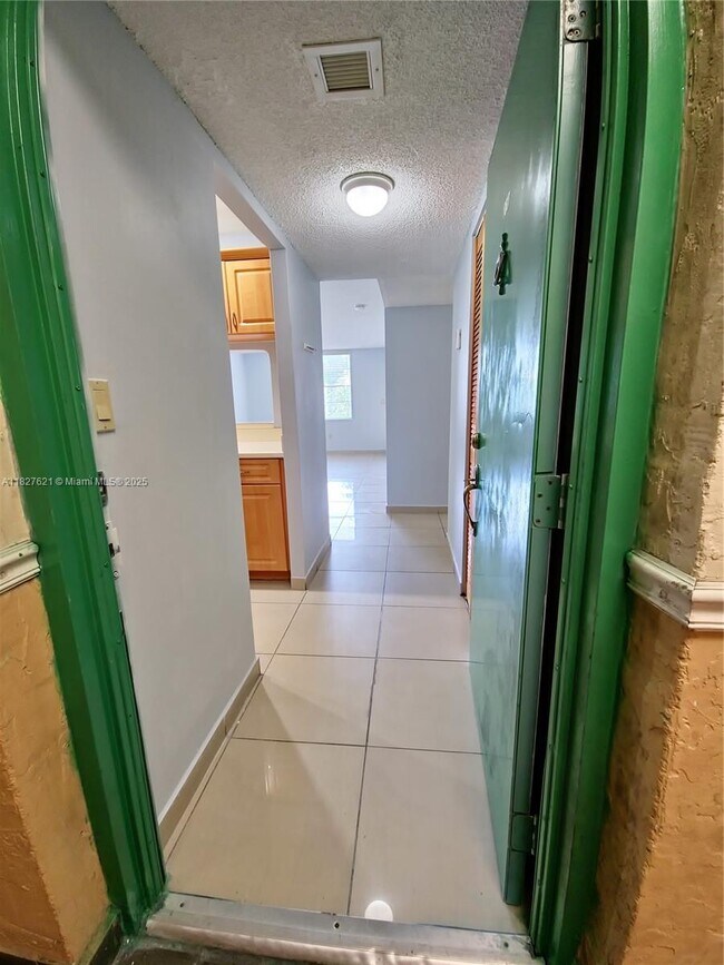 Photo - 5665 W 20th Ave Unidad 208 Rental