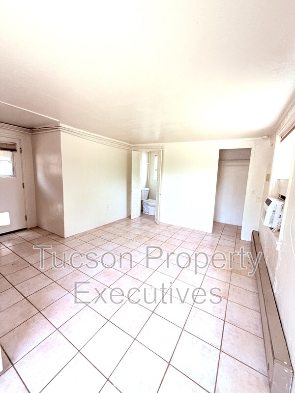 1233 E Mabel St