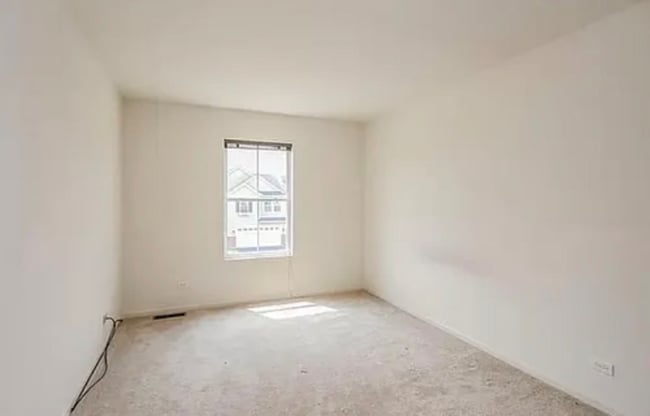 Photo - 676 Acadia Cir