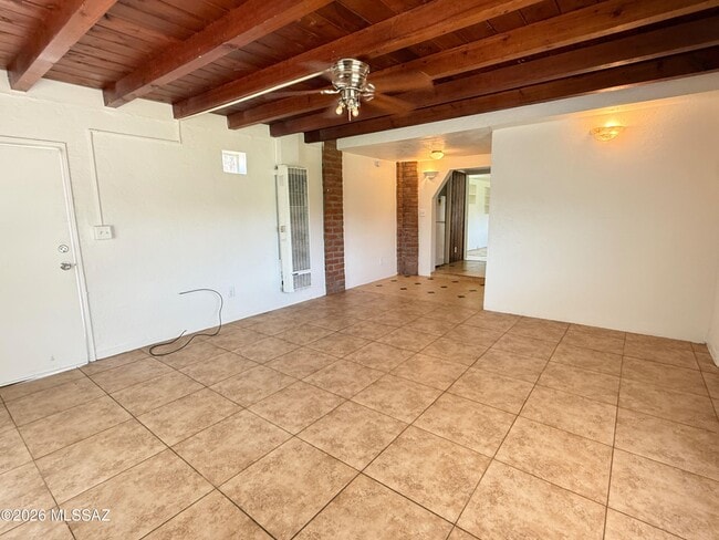 Photo - 833 W Tipton Dr