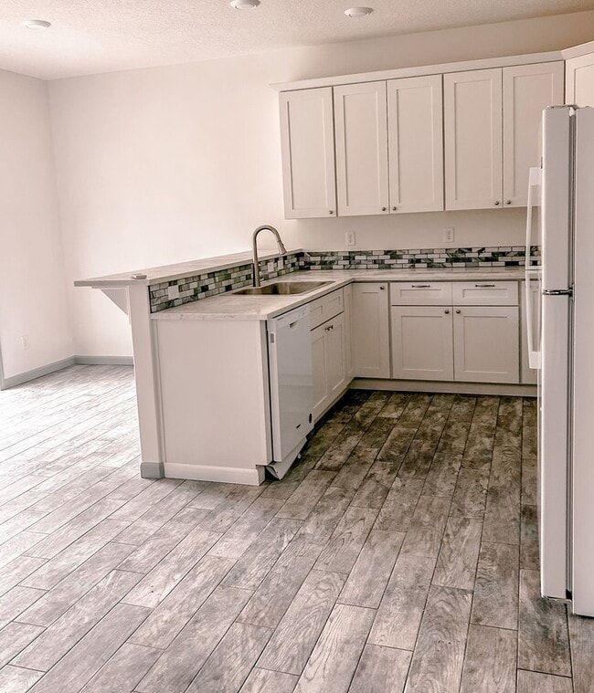 Photo - **SPRING SPECIAL- $400 off first months rent** 3 Bedroom Duplex in Veneta Unit 88024