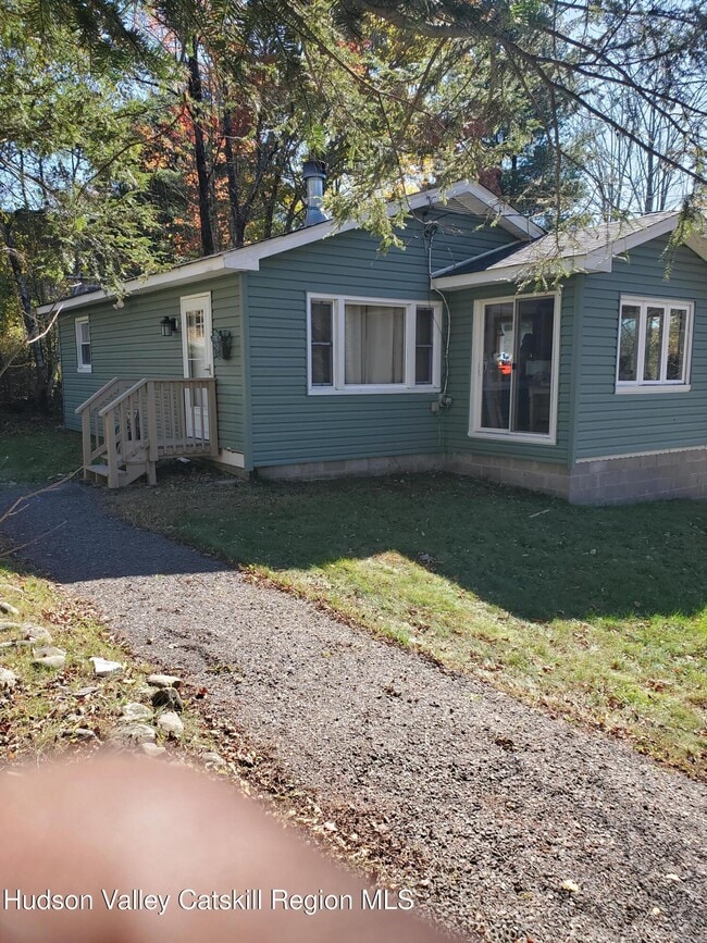 Building Photo - 2 Lakeview Terrace