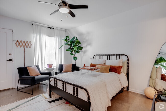 Studio, 1BA - 300SF