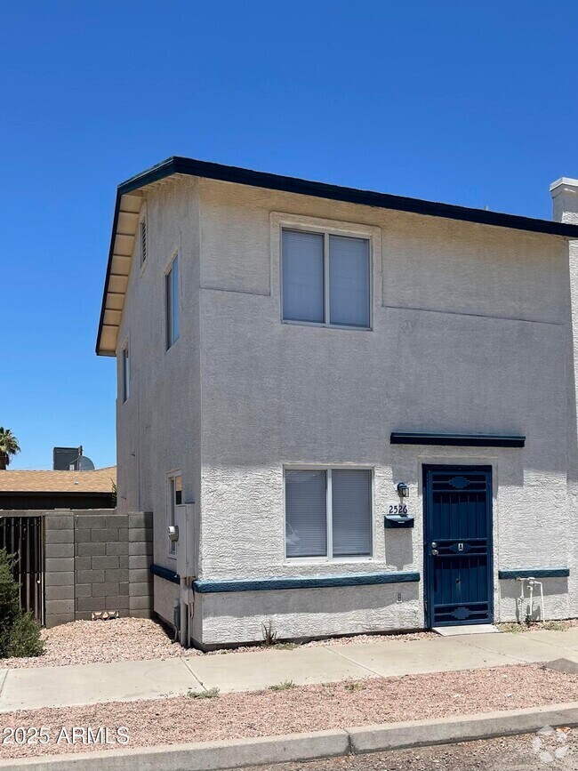 Building Photo - 2526 W Ocotillo Rd Rental