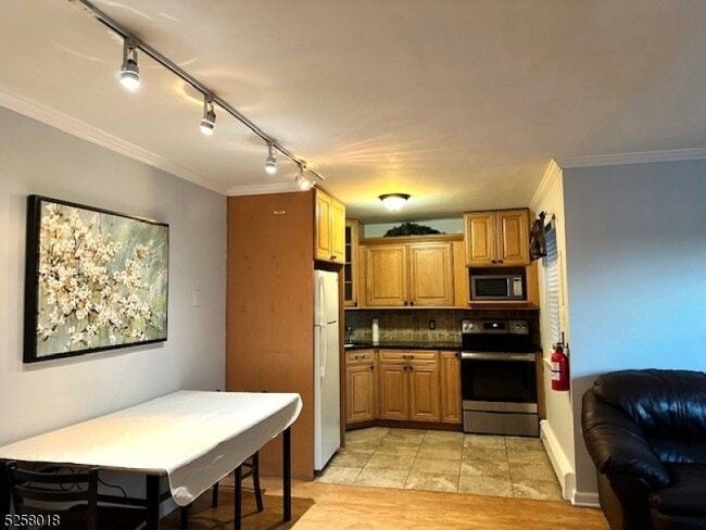 Building Photo - 197 N Beverwyck Rd Unit 3