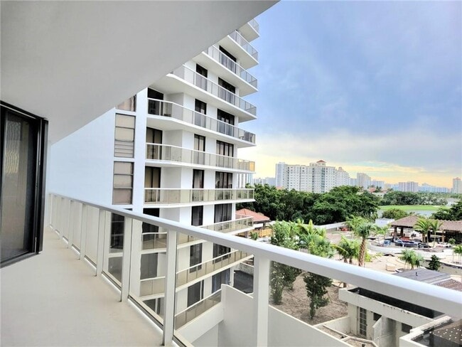 Photo - 20281 E Country Club Dr Unidad 503