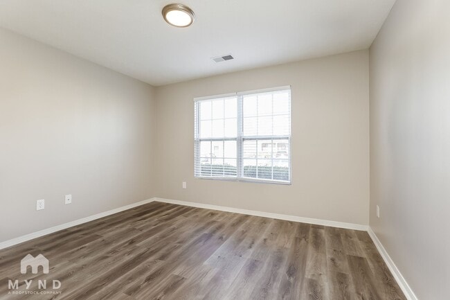 Photo - 2827 Creekbend Dr