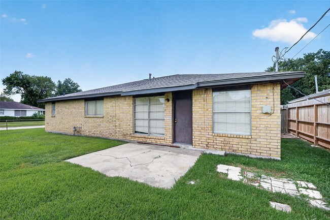 Photo - 3602 Cedarcrest Dr