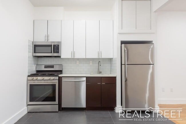 Photo - LUXURY Giant 1 BED LOFT in Queens! Unit 620