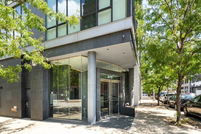 Entrada - Zinc Building