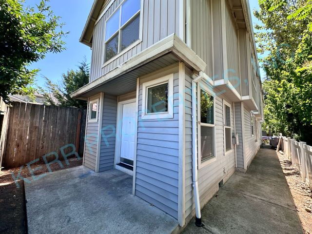 Spacious 3-Bed Oasis with 1.5 Baths in Portland – Your Next Home Awaits!