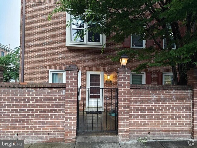 Building Photo - 1116 N Taylor St Unit 1 Rental