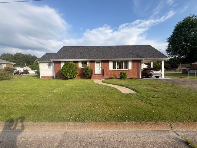 Front approach - 2904 Norfolk St