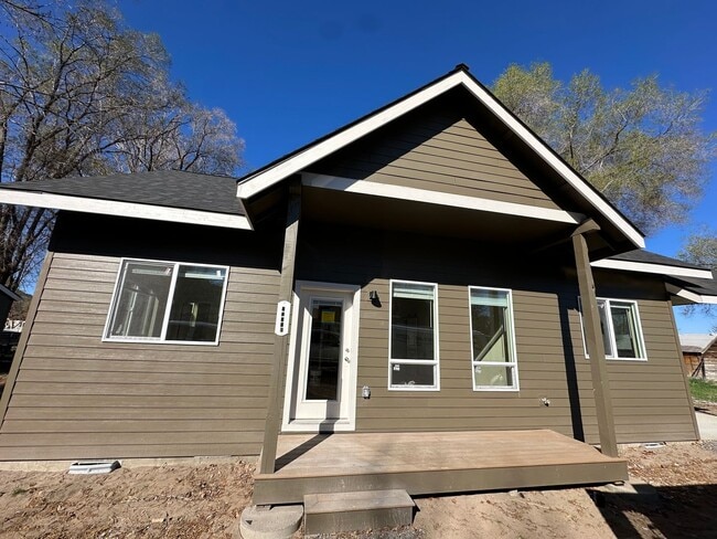 Building Photo - 2141 S E Melrose Dr Unit B