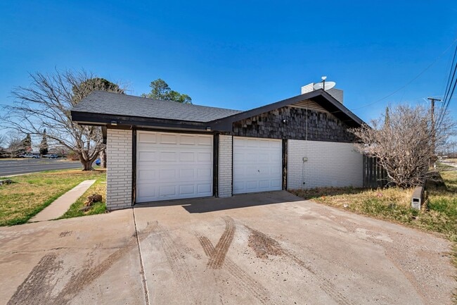 Photo - 1300 Bonham Ave