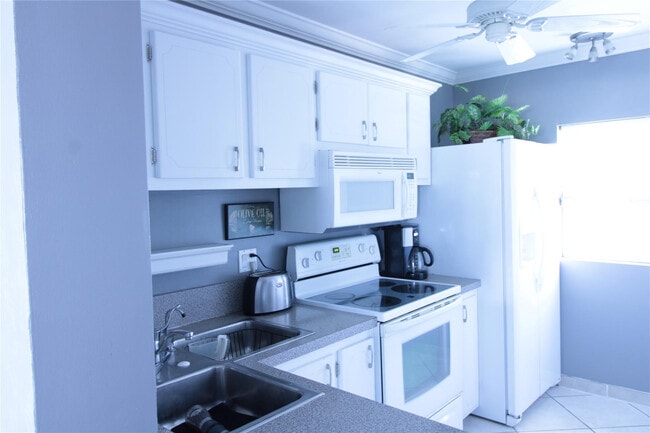 Photo - 470 Paradise Isle Blvd Unidad 301