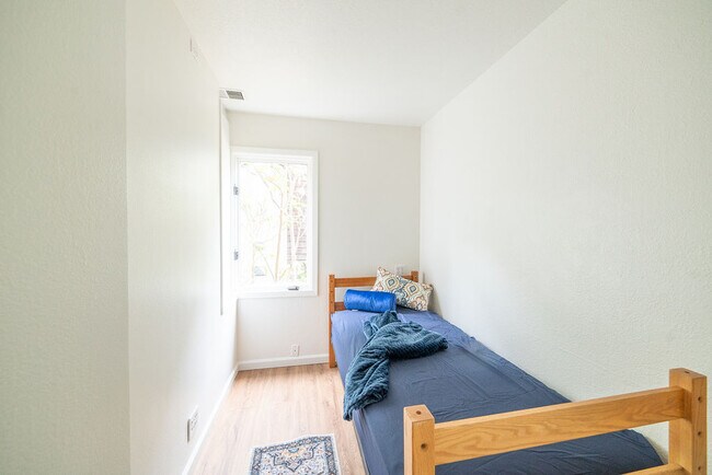 2731 Durant Ave