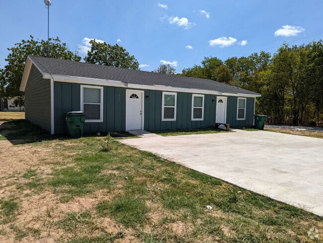 Building Photo - 301 E Bowie St Unit A Rental