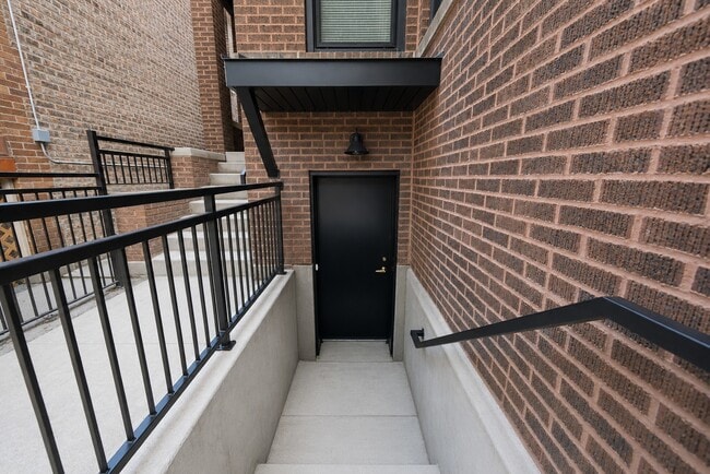 Photo - 2442 W Wilson Ave
