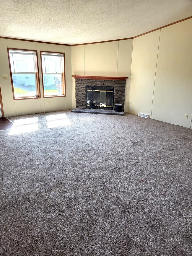 Photo - 1856 Armstrong Blvd