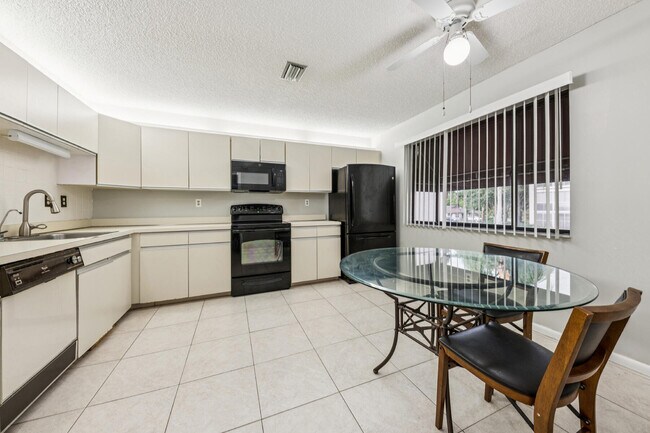 Photo - 5040 Rose Hill Dr Unit 204