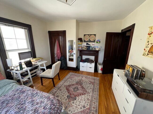 Photo - 211 Holland St Unit 2