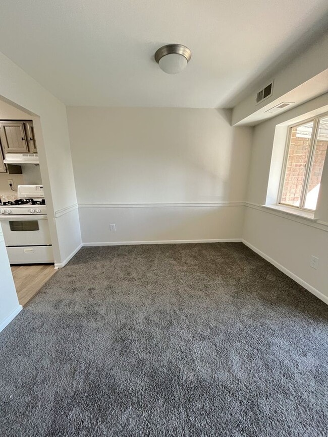 Photo - Lindenwood Apartments
