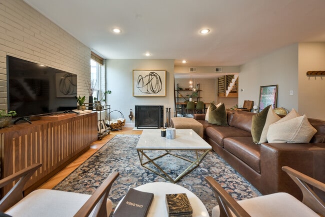 Photo - 636 W Webster Ave