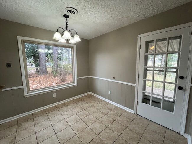 Photo - Renovated 3 Bedroom 2 Bath Home with 2 Car Garage for Rent!!