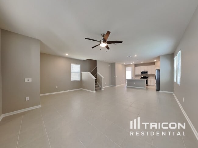 Photo - 737 Honeyrock St