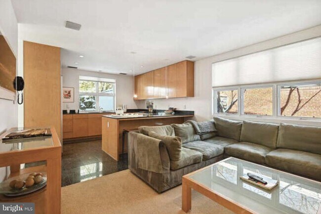 Photo - 4527 Q Pl NW