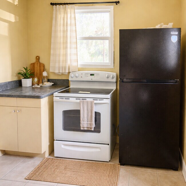 Photo - 520 N Tamarind Ave Unit Upper level  in historic building