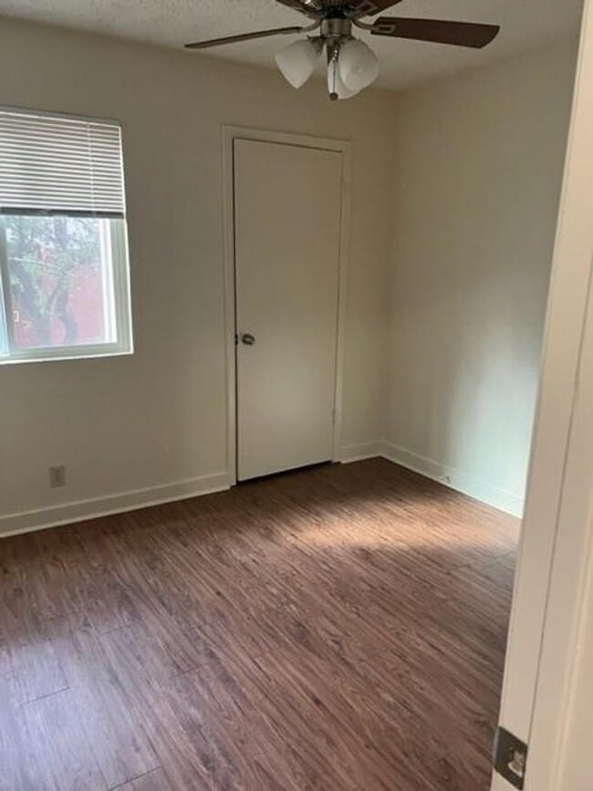 Photo - 304 Algerita Dr Unit B